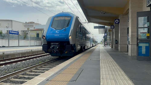 TREBISACCE: Ferrovia Jonica, arrivano i treni Blues ma non vanno oltre la Puglia