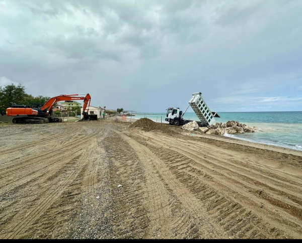 CARIATI: Iniziati i lavori di ripascimento costiero